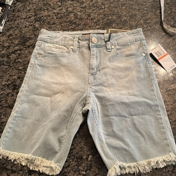 Dollhousee light wash Bermuda denim frayed high rise shorts NWT 3/4 - Picture 2 of 8